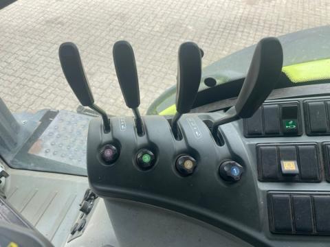 Claas AXION 830